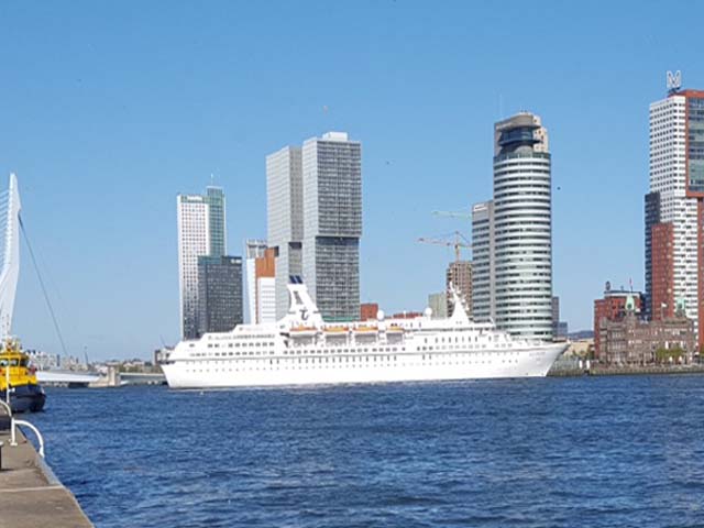 Cruiseschip ms Astor van Global Maritime Group aan de Cruise Terminal Rotterdam